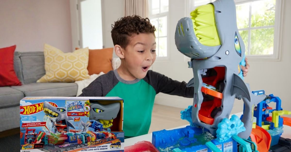 Gifts for Kids Who Love to Build & Surprise Cars - Hot Wheels City Ultra Shark Car Wash with Color Reveal