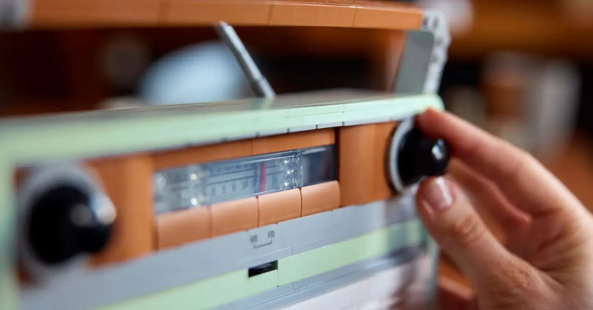 LEGO® Retro Radio - Build Your Own Gift