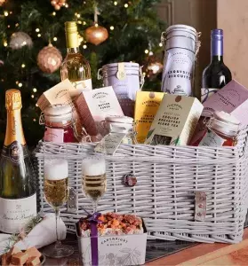 Best Christmas Hampers and Gift Baskets To Buy in 2022